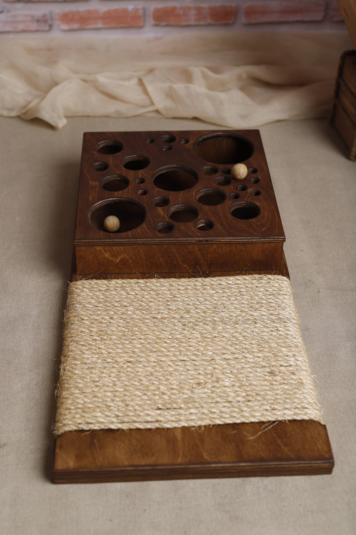 Cat Scratcher: Sisal Rope, Ball Hunt Toy, Cat game