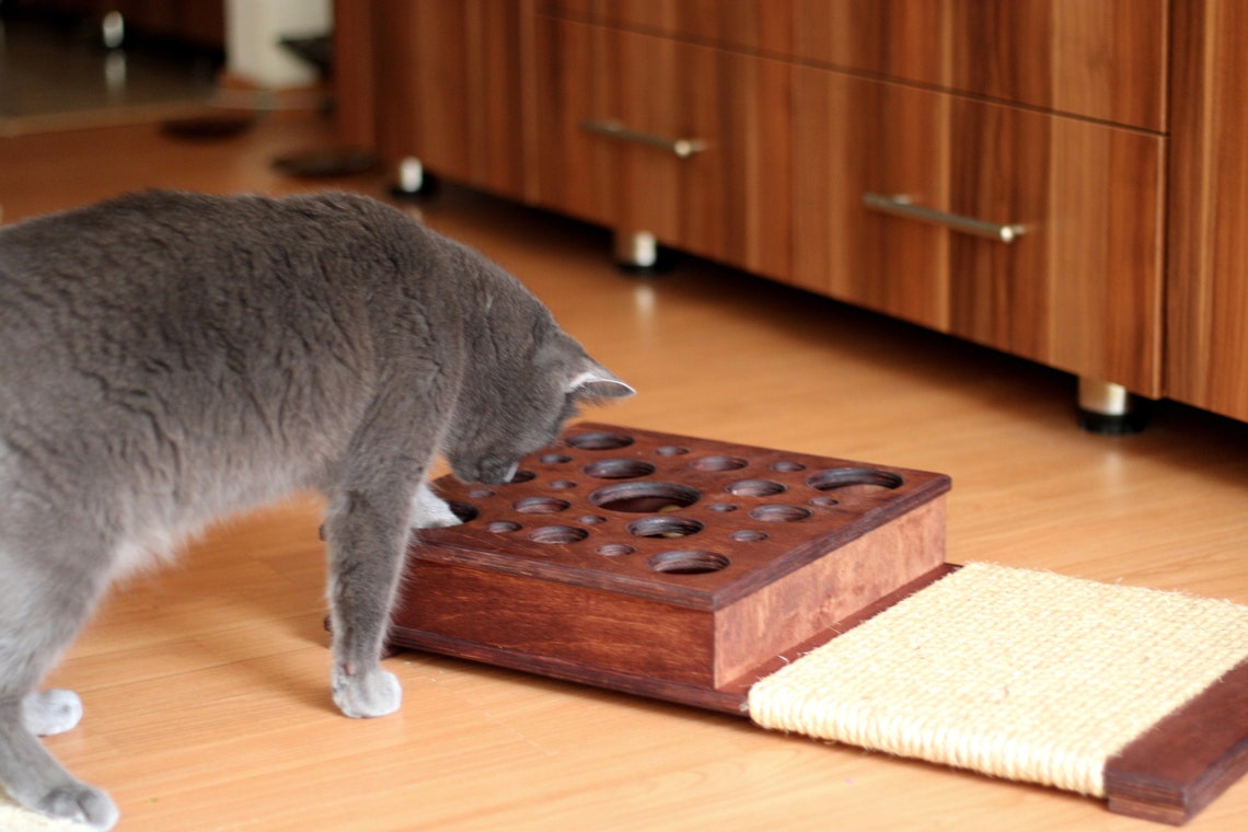 Cat Scratcher: Sisal Rope, Ball Hunt Toy, Cat game